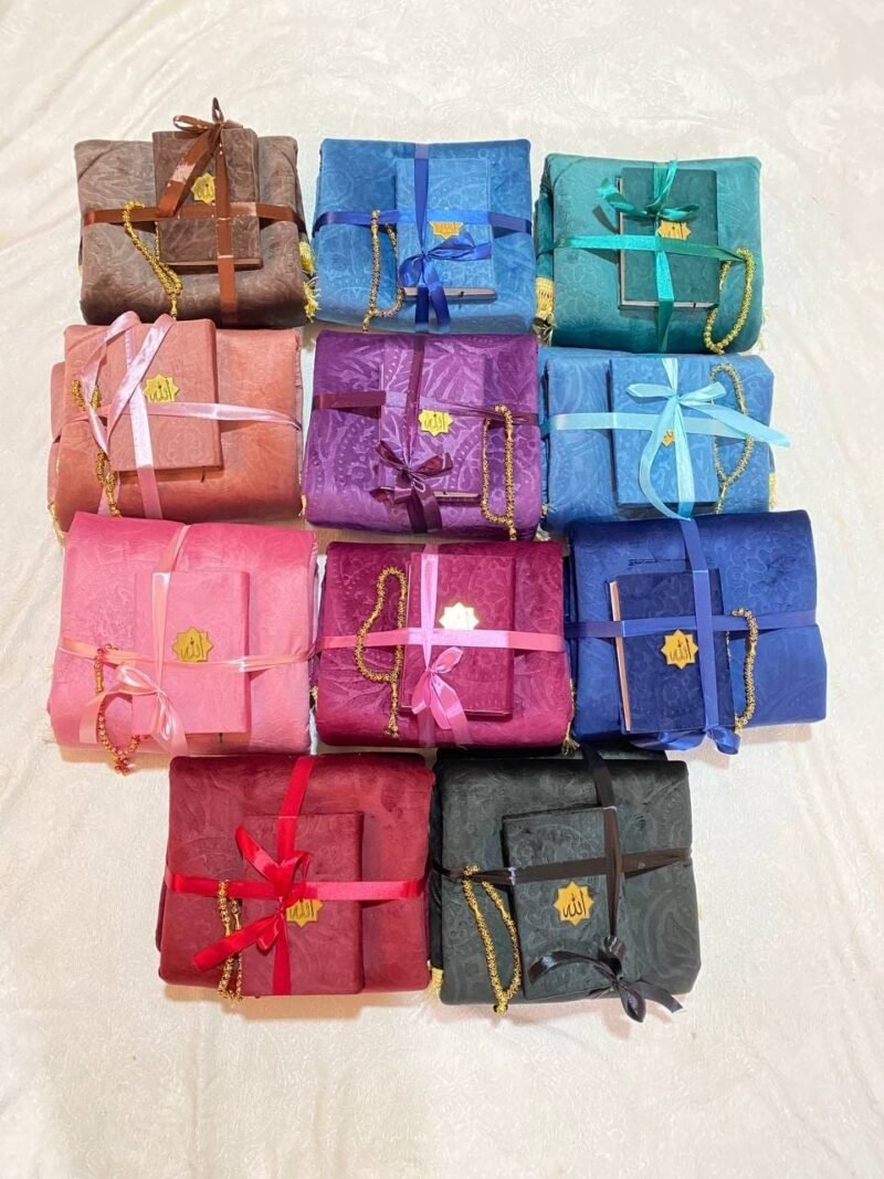 طقم الصلاة القطيفة: هديتك المثالية في رمضان! 🌙